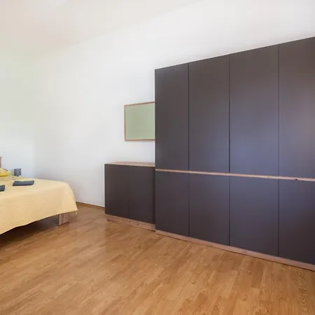 Apartment Niki Pula